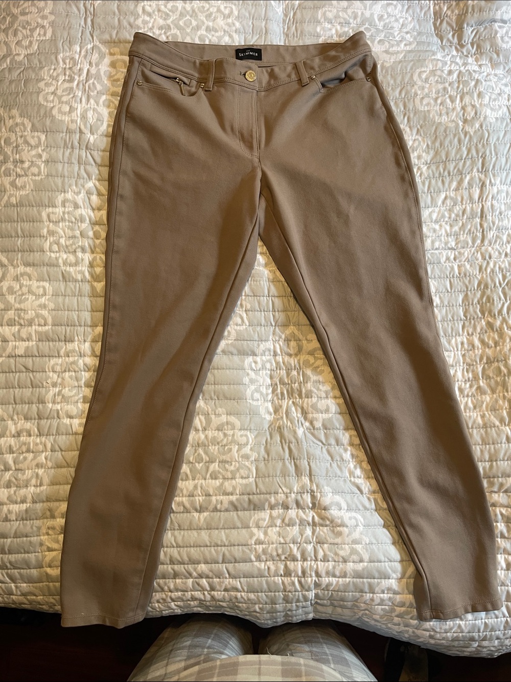 Women's Skinny Jeans in Taupe Brown